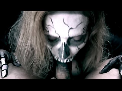 ❤️ Demon djevojka siše kurac svojim crnim ustima i guta spermu. Analni porno na hr.dewporn.ru ❤